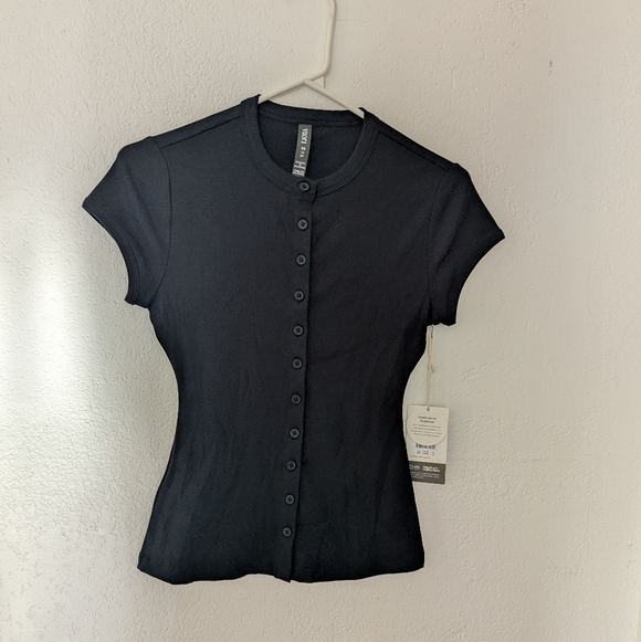 Vuori Short Sleeve Pose Button Up Woman's Top Size Xs New - Picture 3 of 8
